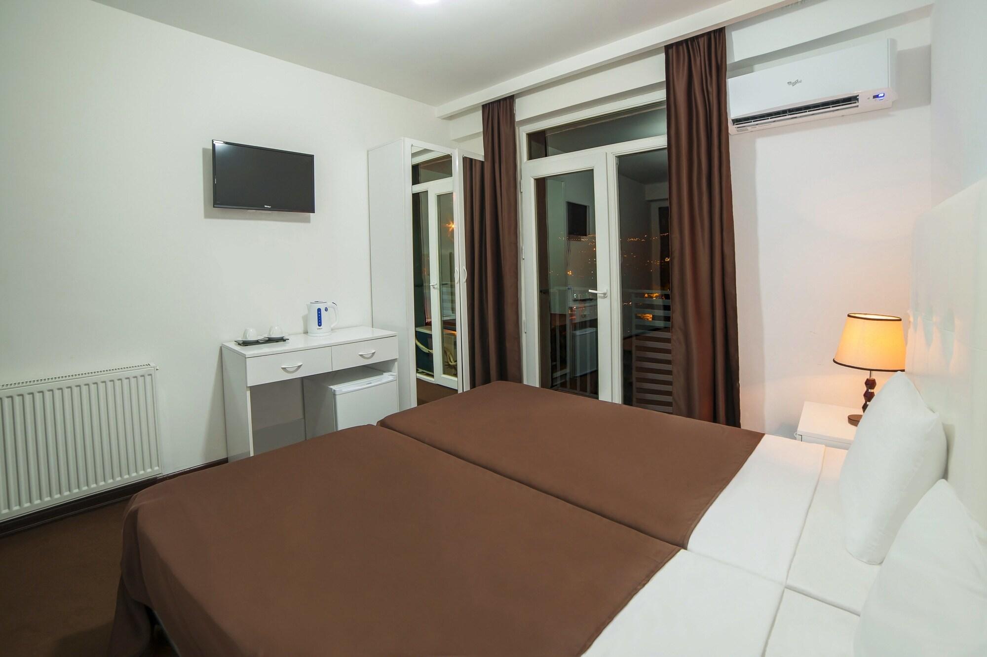 Hotel Grand Palace Tbilisi Bagian luar foto