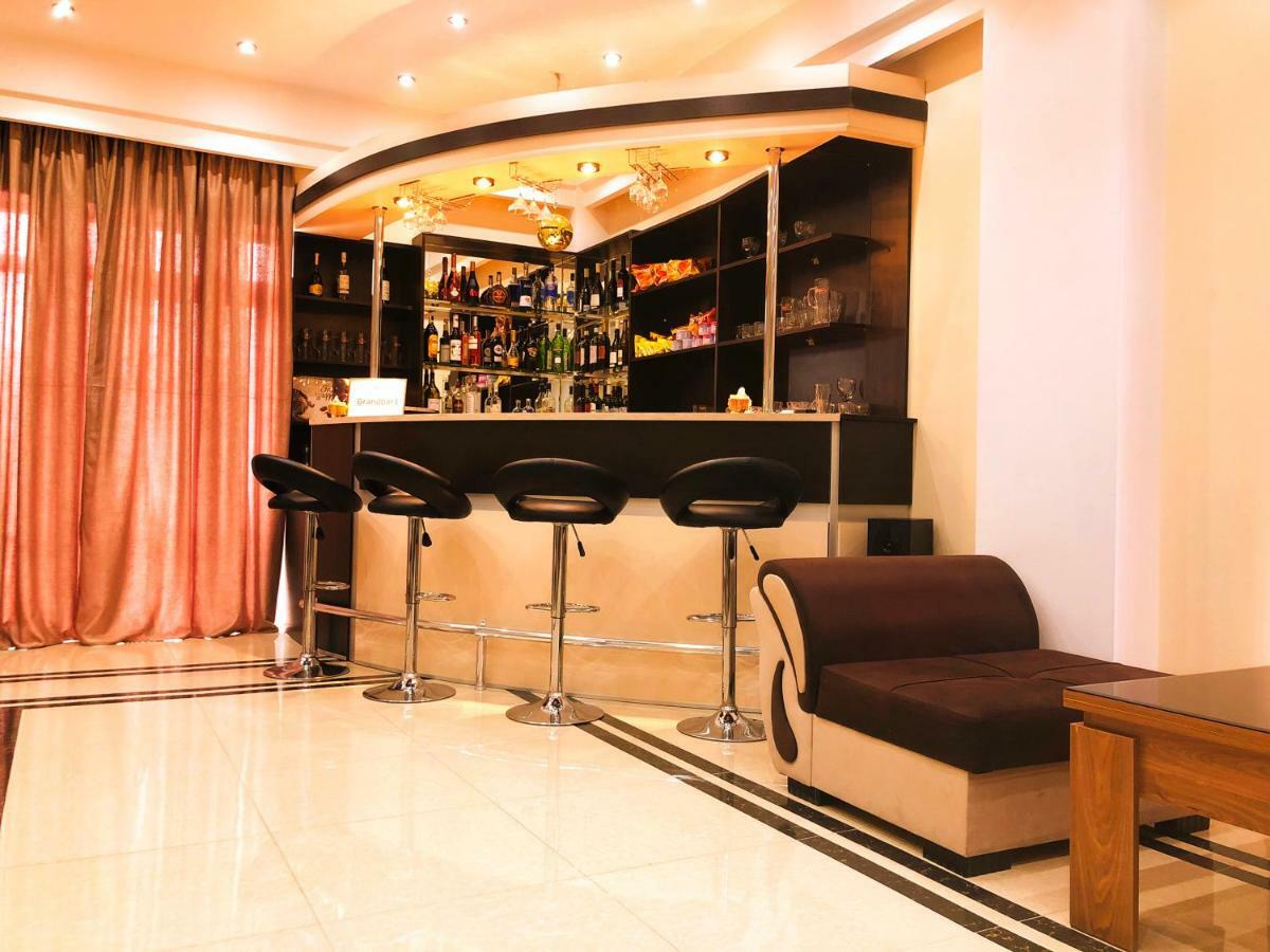 Hotel Grand Palace Tbilisi Bagian luar foto